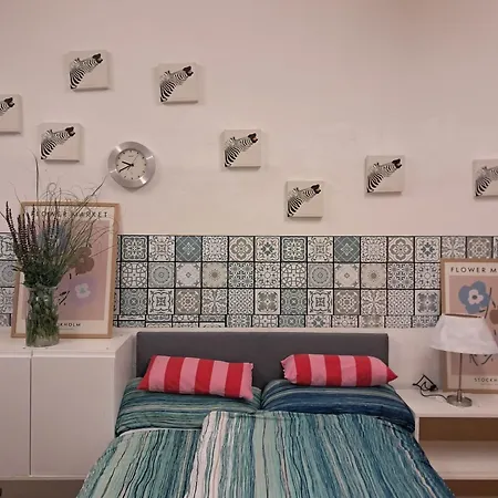 Sleepandgo-selfcheckinout Hostel
