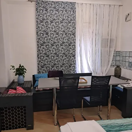 Sleepandgo-selfcheckinout Hostel